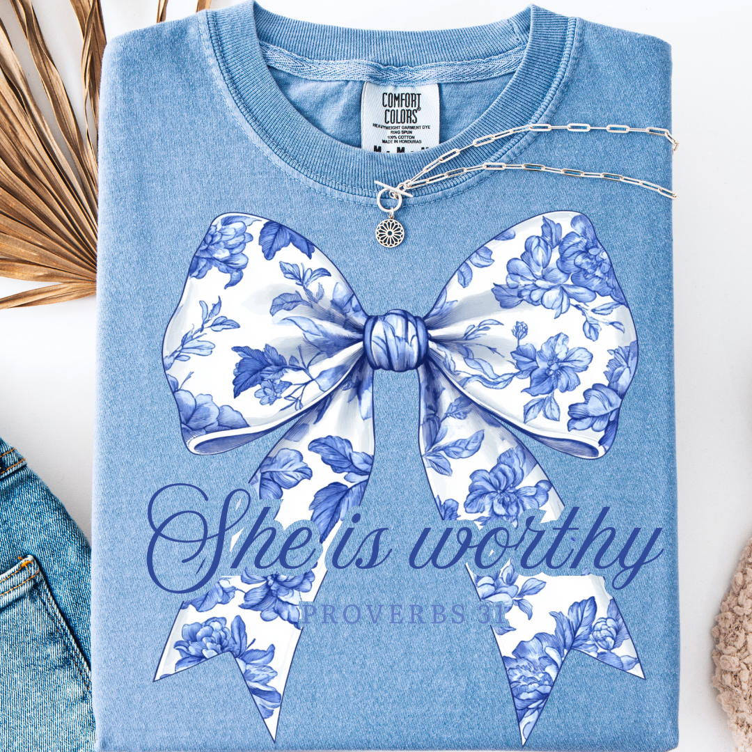 SHE IS WORHTY COQUETTE CHINOISERIE BOW T-SHIRT