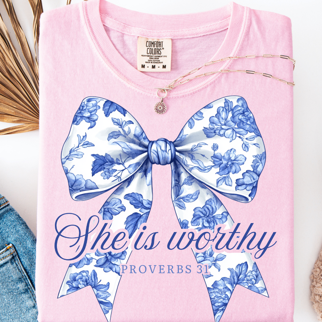 SHE IS WORHTY COQUETTE CHINOISERIE BOW T-SHIRT