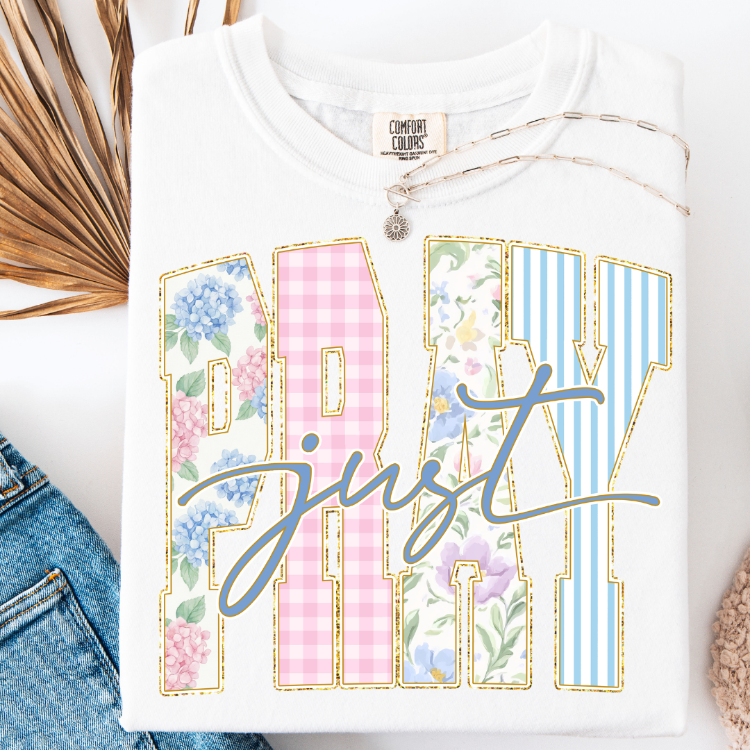 JUST PRAY PREPPY FLORAL PRINT T-SHIRT