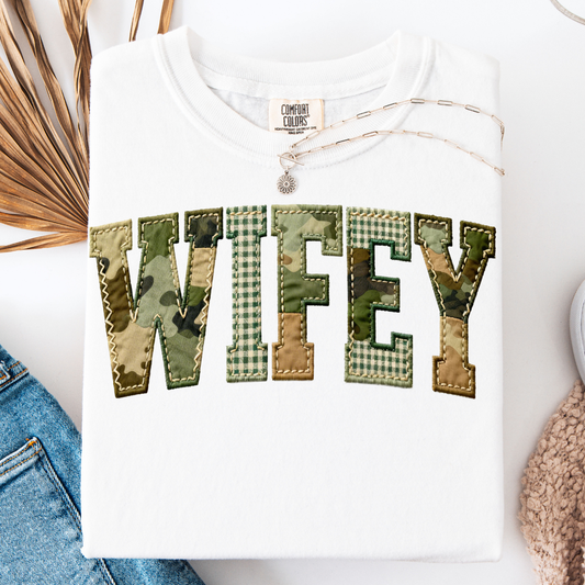 CAMO PATCHWORK LETTER WIFEY T-SHIRT